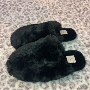 Chinese Laundry Memory Foam Fuzzy Slippers